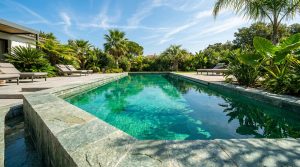Pourquoi choisir la pierre bali piscine pour votre bassin