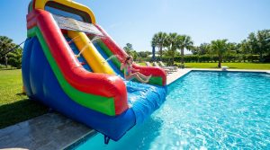 Toboggan gonflable piscine : guide de choix et de sécurité