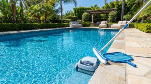 Accessoires nettoyage piscine : quels équipements choisir ?