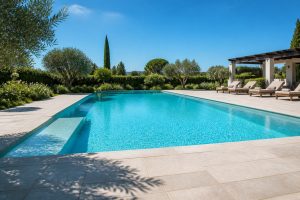 Le taux idéal de stabilisant pour une piscine protégée