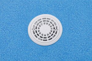 Bonde de fond piscine : hydraulique et sécurité du bassin
