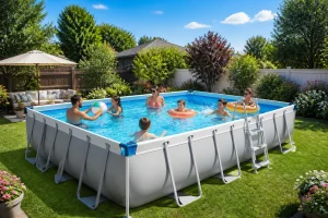 Piscine tubulaire rectangulaire : nager et jouer malin