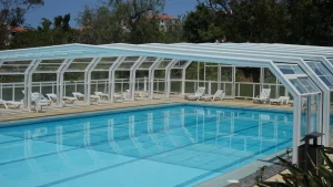 Abri de piscine : les vérifications avant la réception